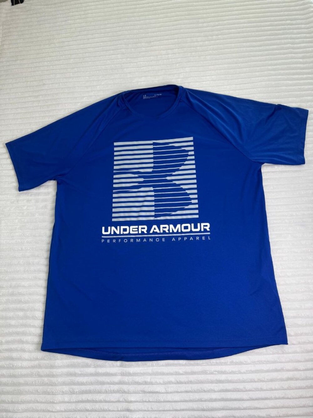 Under Armour performance shirt Men Size XL Blue Short Sleeve Activewear